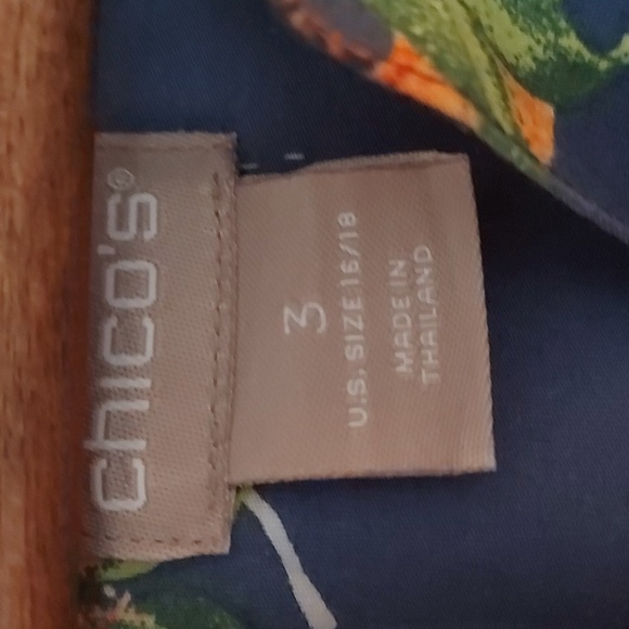 Host Pick Chico's No-Iron Cotton Bloom-Print Shirt Blue with Floral Print Size 3 - Picture 6 of 10